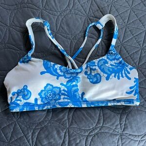 Lululemon Size 6 Sports Bra